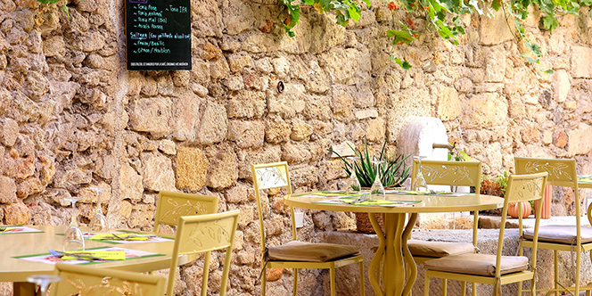 Atmosphère estivale au sein de votre restaurant Le Patio à Béziers (® SAAM fabrice CHort)