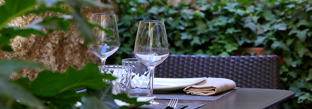 L'Entre Pots Pézenas • restaurant cuisine faite maison• tables en terrasse