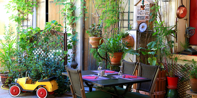 Le restaurant Les Marronniers vous donne RDV sur sa belle terrasse 