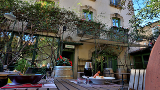 Les Marronniers Pézenas et ses tables en terrasse ( ® SAAM-fabrice CHORT)