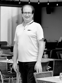 Olivier Simonet, à la tête du restaurant O'Soleil à Marseillan ( ® SAAM-fabrice CHORT)