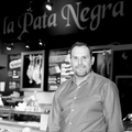 Pata Negra Béziers qui est un restaurant et épicerie fine est gérée par M. Marcel Ufarte..(® SAAM fabrice Chort)