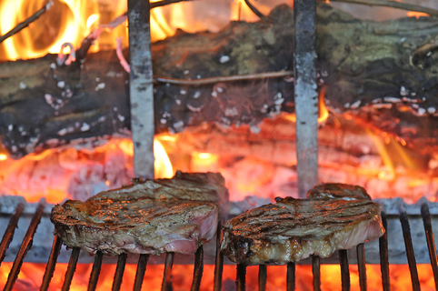 Auberge des Ripailleurs Bessan et ses grillades au feu de bois (® SAAM-fabrice CHORT)