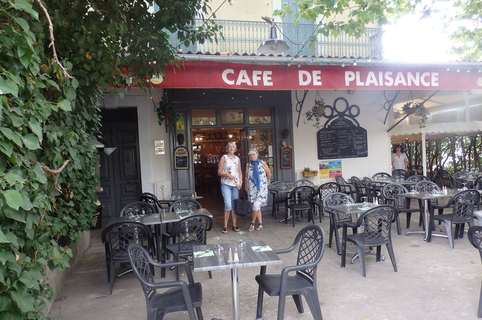 Le Café de Plaisance à Béziers propose une cuisine fait maison à base de produits frais le long du Canal du Midi. (® facebook café de plaisance)