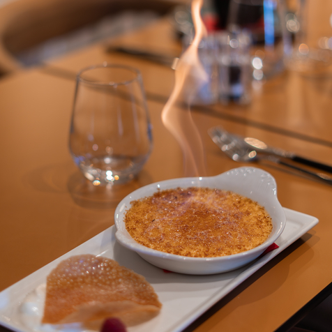 Crème Catalane Flambée et Tuile à l'Orange