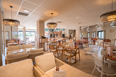 Jolaine Béziers • Restaurant  Ibis Béziers Est • Salle lumineuse (® Jolaine)