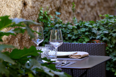 Entre Pots Pézenas • tables en terrasse pour les beaux jours ( ® SAAM-fabrice CHORT)