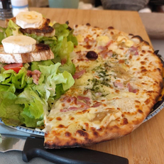 La Cremade Villeneuve les Béziers : pizzeria, restaurant au bord du canal du Midi avec des pizzas au feu de bois (® facebook  cremade)