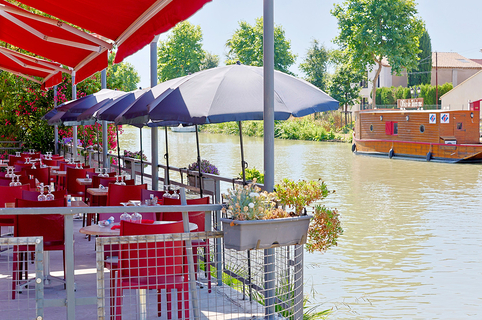 La Cremade Villeneuve les Béziers : pizzeria, restaurant au bord du canal du Midi avec des pizzas au feu de bois (® SAAM- fabrice CHORT)