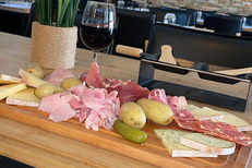 Restaurant La Cremade Villeneuve-les-Béziers . Ici une raclette (® facebook la cremade)