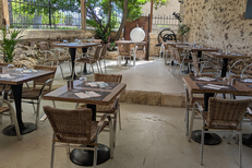 La Maison Tourbes • Restaurant Fait maison et ses tables en terrasse (® facebook la Maison)