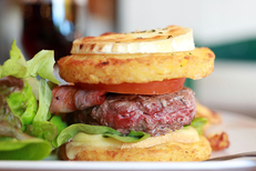 La Pataterie Béziers propose un burger gourmand sur sa carte de restaurant (® SAAM-fabrice Chort)