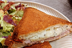 Le petit moka Béziers • Restaurant fait maison • Croque-monsieur gourmand à la carte (® facebook le petit moka)