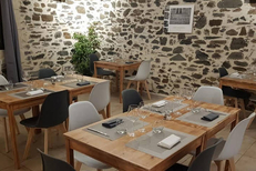 Le Relais des Oliviers à Faugères est un restaurant traditionnel fait maison