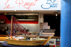 Le Rouget Bleu Béziers : Poissons, coquillages, restaurant Halles centrales de Béziers (® SAAM fabrice CHORT)