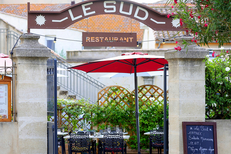 Le Sud chez Samira Pézenas : restaurant marocain et ses tables en terrasse ( ® SAAM- fabrice CHORT)