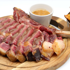 Les Canailles du Midi Villeneuve les Béziers • Restaurant de viandes, Boucherie et Traiteur . Ici une côte de boeuf (® SAAM - fabrice CHORT)