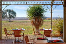L’Asparagus Valros est un restaurant de cuisine fait maison avec tables en terrasse ( ® SAAM-fabrice CHORT)